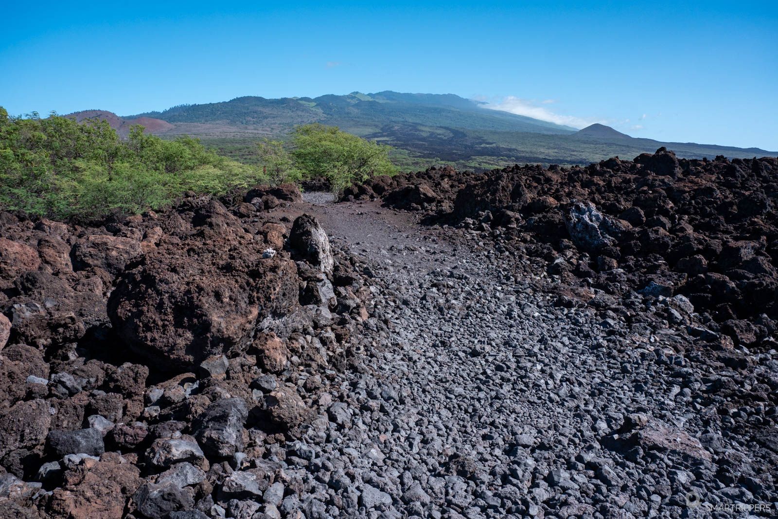 Hanakaoo Parkoapili Trail: walking along the waterfront in Maui ...