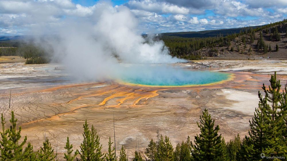 Midway Geyser Basin: the incredible colours of Grand Prismatic Spring ...