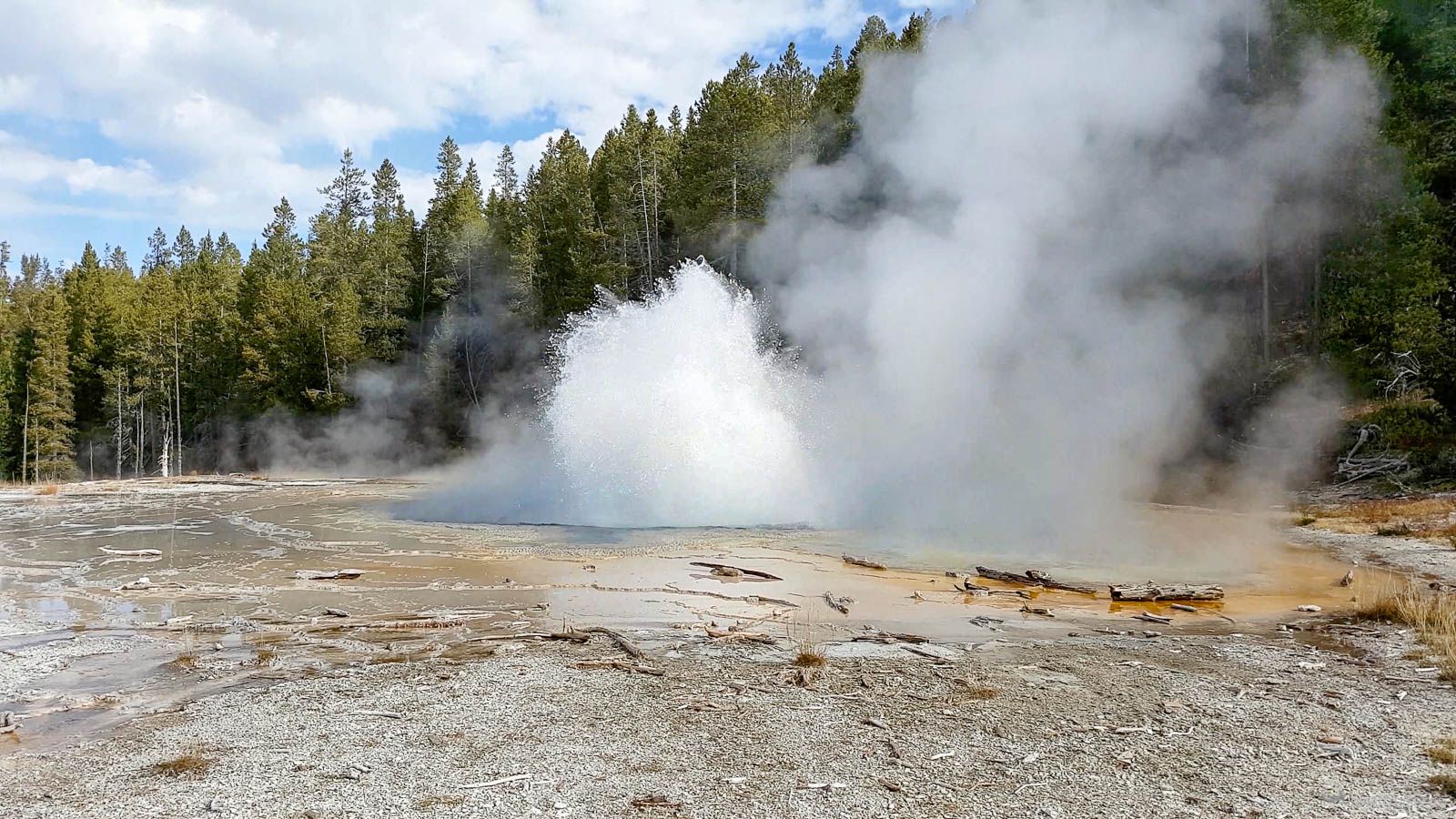 Trail to Observation Point and Solitary Geyser: panorama on Old ...